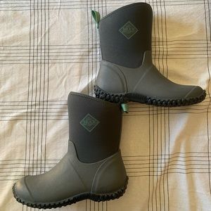 Women’s muck boots